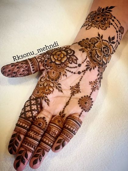 Sonu - Bridal & Wedding Mehndi Modern & Minimalist Mehndi photo 36