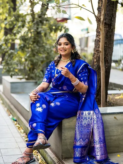 A Nauvari drape doesn't have to be just for weddings. For her engagement, we chose this stunning royal blue Nauvari, draped for comfort and style. This shows how a traditional outfit can be perfect for any celebration, making you feel like a modern warrior princess.
