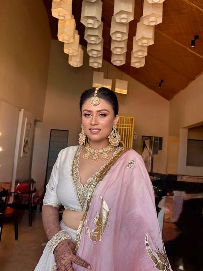 A full view of this beautiful Haldi bride. The makeup is radiant and light, perfect for a sunny day of celebrations in Jaipur.