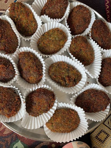 Hara Bhara Kebabs neatly arranged in paper cups.