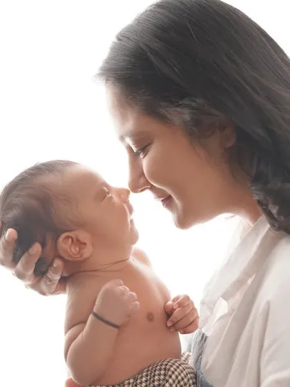 A precious nose-to-nose moment between a mother and her newborn. These are the quiet, intimate connections that I aim to capture for you to remember forever.