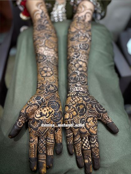A closer view of the palms from the previous design, showing the name 'Mo Yusuf' and the wedding date.