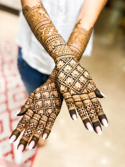 Another view of the lotus grid design, showing its symmetry and intricacy.