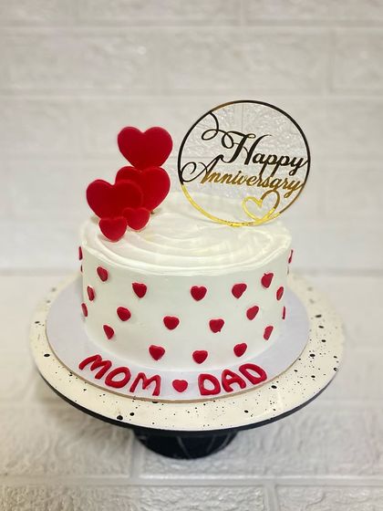Another view of our classic "Mom-Dad" anniversary cake.