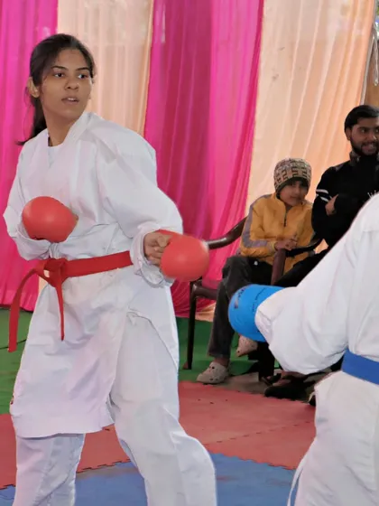 I train girls and women to be self-reliant. This is a glimpse of a sparring session, focusing on real-world counter-attacks and building the confidence to face any situation without fear.