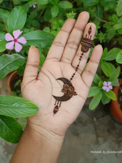 A final, clear shot of this beautiful and symbolic Ramadan henna design.