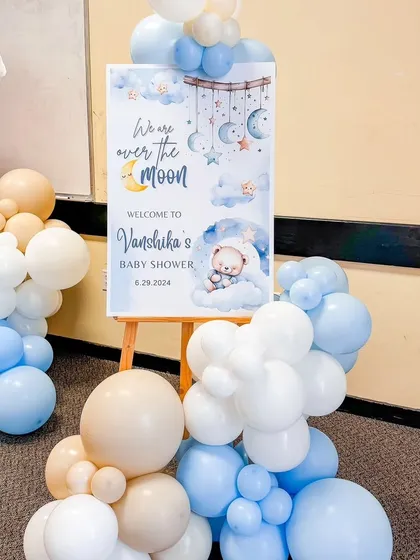 The welcome easel decorated with a matching balloon cluster, creating a beautiful entrance for guests.