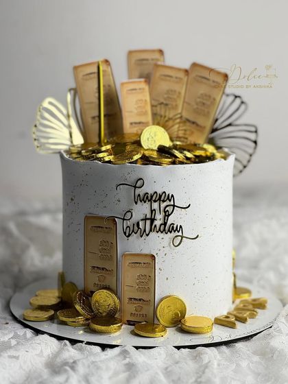A luxurious and fun "pot of gold" cake, perfect for someone who loves a bit of bling.