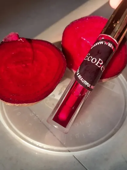 My lip tint is made with real beetroot extract, giving it a natural color and nourishing properties.