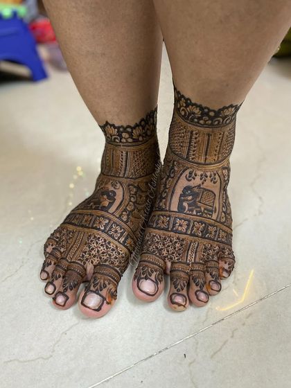 Intricate Bridal Feet photo 19