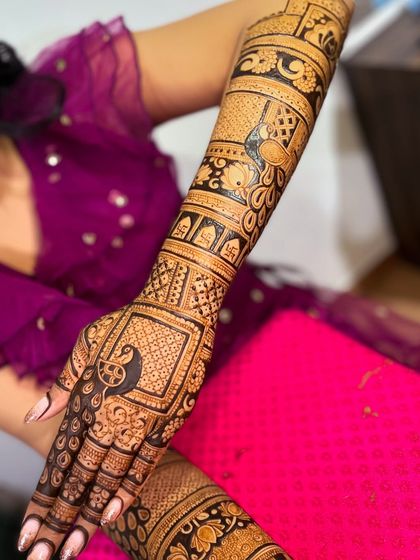 Intricate Bridal Mehendi photo 55