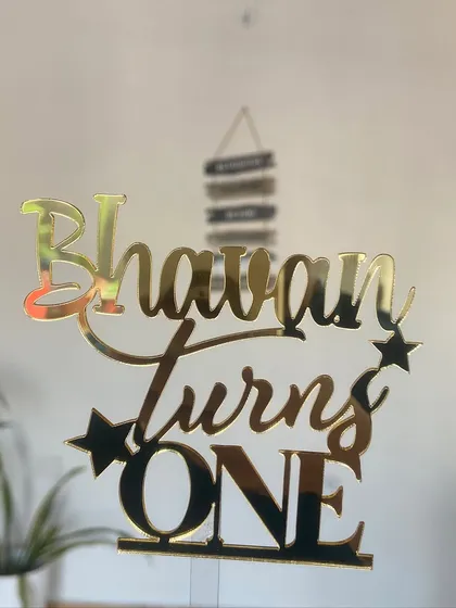 This is the "Bhavan turns ONE" topper that a happy customer reviewed in the next image.