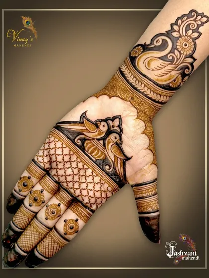 A graceful design for the back of the hand, featuring lovebirds and a swan.