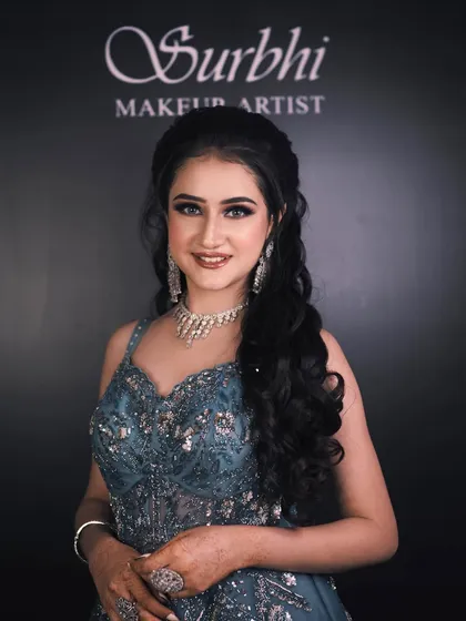 For a cocktail or reception, we can go for a bit more drama. This engagement look features a striking blue smokey eye and a flawless base, creating a glamorous and sophisticated style that’s perfect for an evening event.