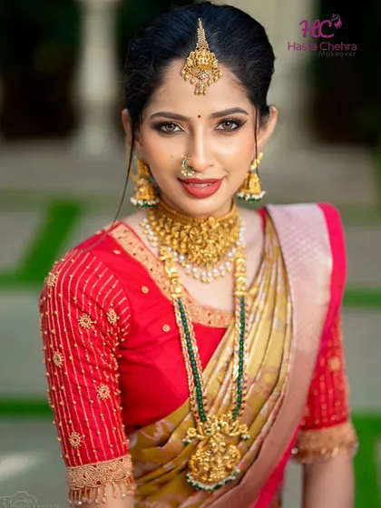A radiant close-up. This shot highlights the intricate details of the temple choker, the delicate nose ring, and the matching maang tikka, all part of our curated bridal rental sets.