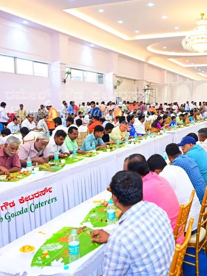 Another angle of our large-scale 'baale yele oota' service. We can arrange for thousands of guests to be seated and served simultaneously.