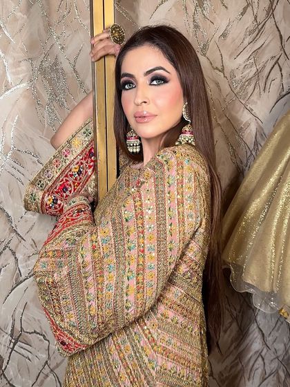 Posed and powerful. This look is all about confidence and embracing your inner diva.