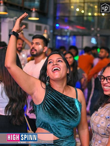Hands up for a Sunday night done right at Loft38. The weekend might be ending, but the energy is still at its peak.