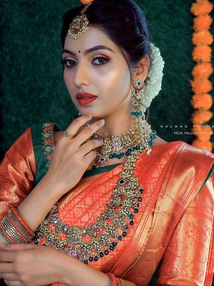 Another angle of this gorgeous temple jewellery set, showing its versatility and how it complements the traditional silk saree.