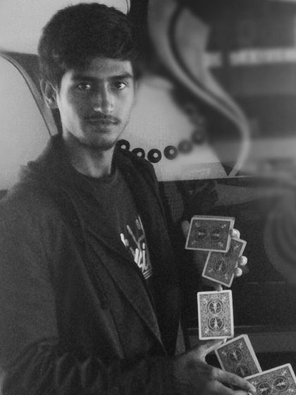 Mohammed Idris - Close-up & Walk-around Magic The Magician photo 3