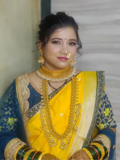 My Marathi bride Urmila, looking gorgeous for her Vidhi ceremony in a yellow and blue saree. I balanced her look with soft makeup to let her traditional gold jewellery shine.
