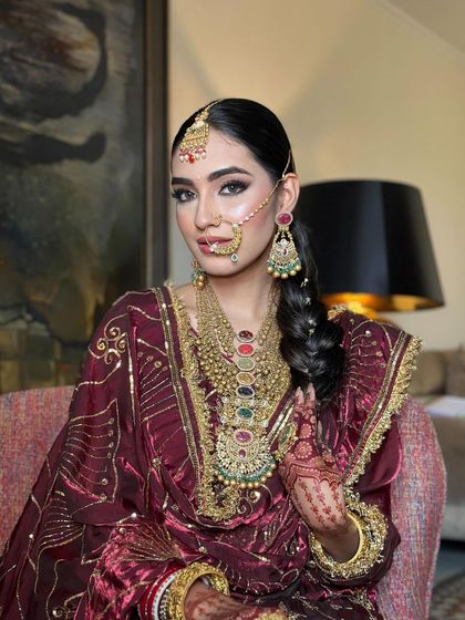 A classic braid for an Anand Karaj bridal look. The simplicity of the braid is complemented by the ornate jewelry and traditional parandi.