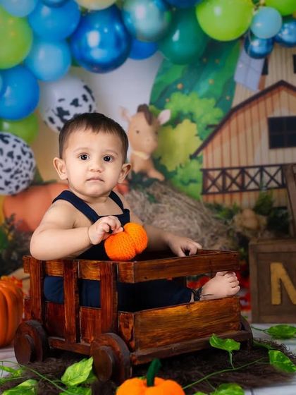 Old MacDonald had a farm! This farm-themed setup is perfect for little animal lovers, complete with a barn, pumpkins, and a wooden wagon.