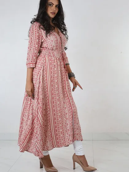 A three-quarter view is crucial for showing how a garment drapes and moves. This photo captures the A-line flare of the kurti, giving customers a better understanding of its shape and volume, which is difficult to convey in a simple flat-lay.