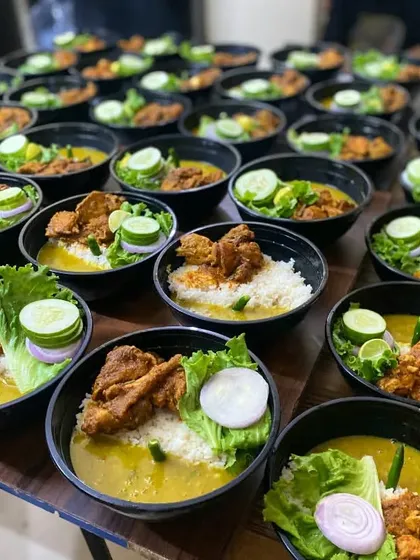 My best-selling economy rice bowls, perfect for casual events, picnics, or office lunches. Each bowl comes with rice, dal, and a generous portion of chicken, all garnished with fresh salad.
