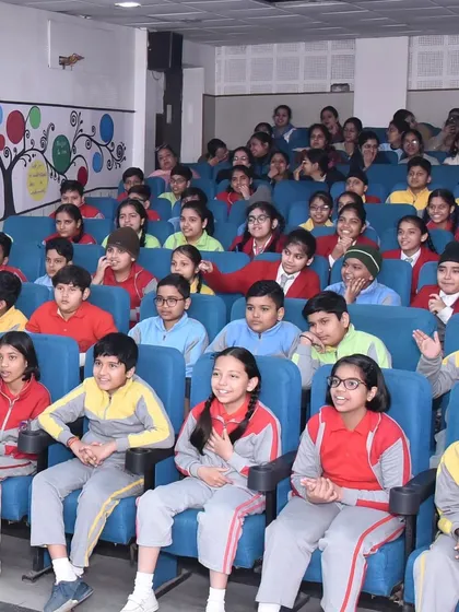 More moments from my travels to schools across the country, each one a unique and joyful experience. From interactive workshops to large assembly performances, I tailor each session to the school's needs.
