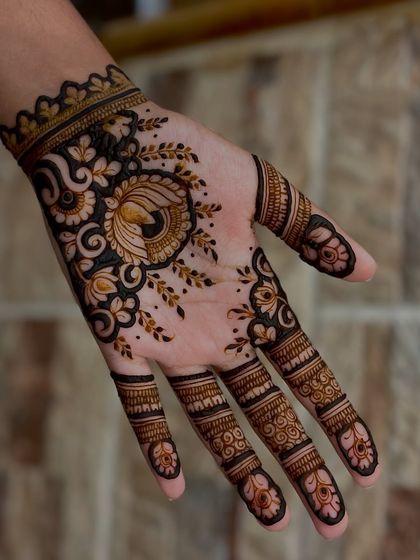 The same design, showing the intricate details and fine lines.