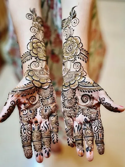 A beautiful floral pattern that trails up the arm, perfect for a party or festival.