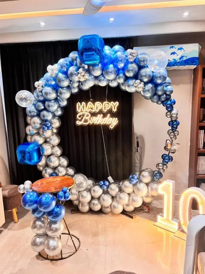 The complete blue and silver balloon ring decoration for a 10th birthday.