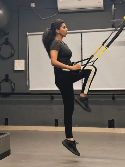 Using the TRX for a high-knee run. This is a great exercise for improving core stability, coordination, and cardiovascular fitness all at once.