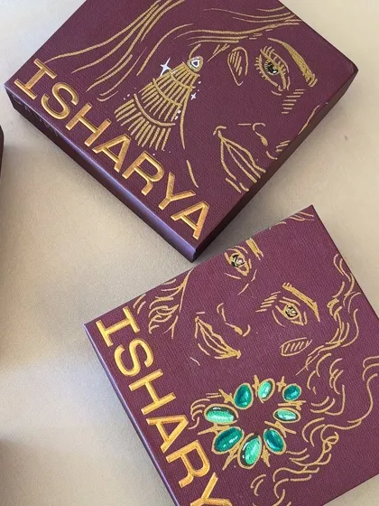 Live illustration work for the jewelry brand Isharya. I sketched unique designs on their packaging for guests at a launch party.