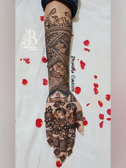 This design shows how a portrait on the palm can be beautifully integrated with more traditional patterns flowing up the arm. We explore how to balance different elements in my classes.