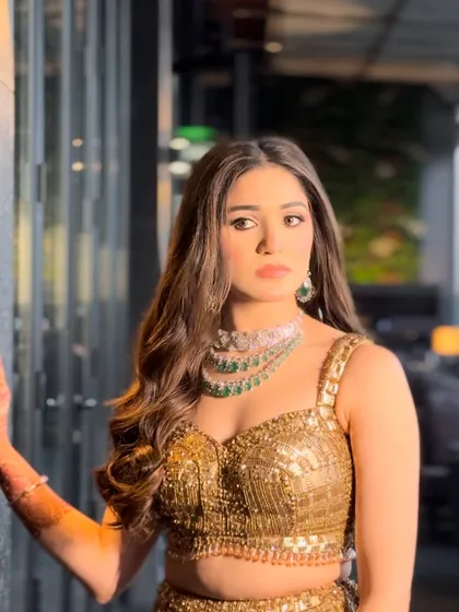 A soft glam look with classic waves, perfect for a Sangeet or reception. The hairstyle is elegant and timeless.