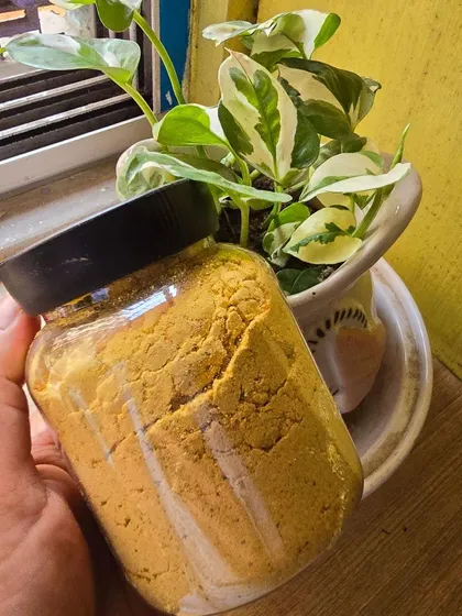 This is my re-launched Nikhar Facewash Dust, made with the goodness of Kasturi Manjil (wild turmeric). Just mix it with water or rose water to create a paste that cleanses your face naturally for a bright, soft, and clear look.