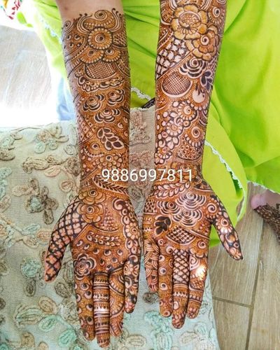 Mehendi Party Service