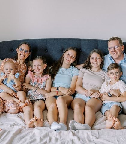 A large family sitting together on the bed. It was a joy to capture the dynamics and love in this big, happy family.
