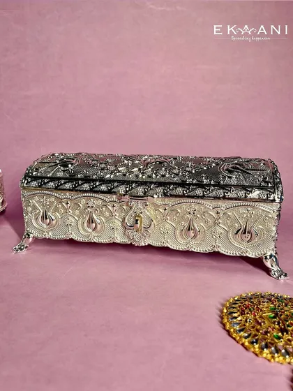 The exterior of this rectangular jewelry box showcases its detailed engraving and elegant, curved shape. It is a timeless treasure chest for your most valuable pieces.