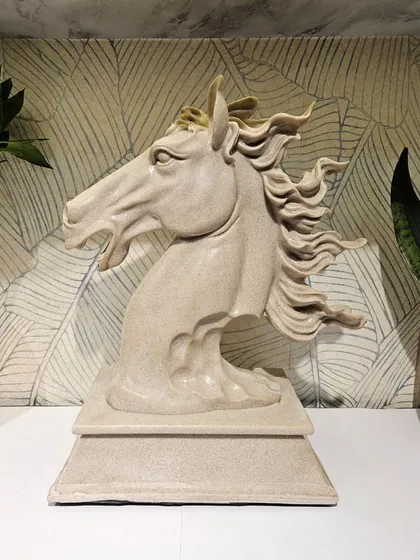 This dynamic horse head sculpture captures a sense of power and movement, making it a strong statement piece.