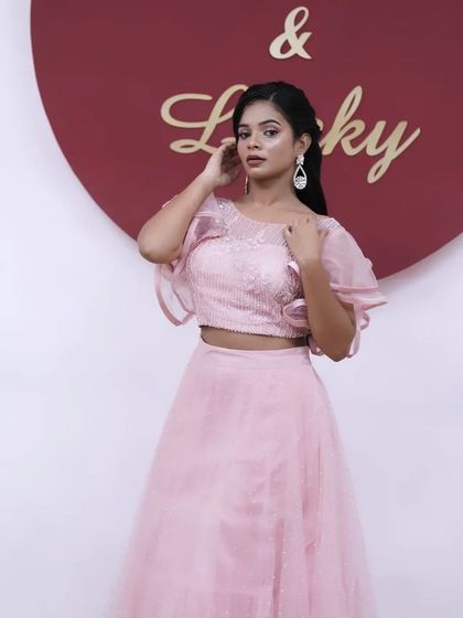 A final shot of this beautiful and elegant style.