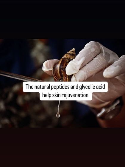 It also contains natural peptides and glycolic acid, which aid in skin rejuvenation and gentle exfoliation.