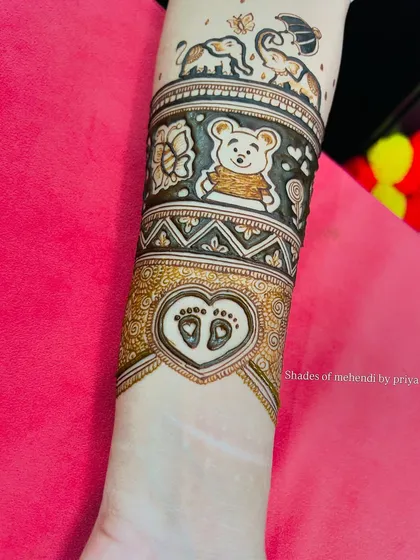 Another angle of the baby shower forearm design, showing the clear and detailed figures of the teddy bear and elephants.