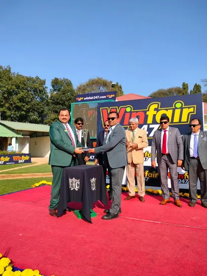 Presenting the Saddle Cup trophy.