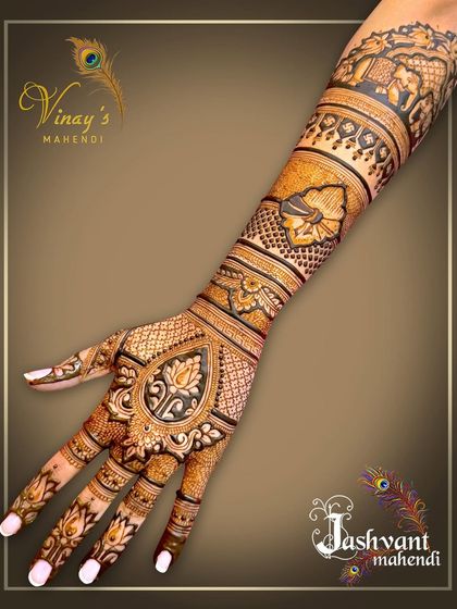 Stunning Back Hand Artistry photo 6