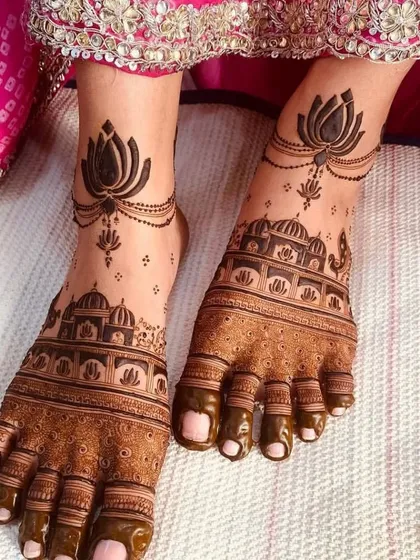 A duplicate of image 16, this is a stunning foot mehendi with royal architecture and lotus anklets.