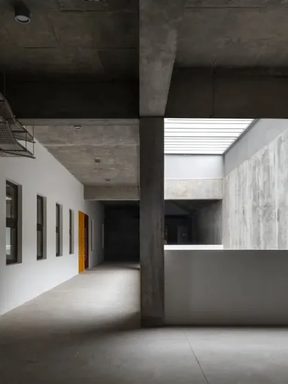 The interior corridors of MSAP are characterized by their volumetric simplicity and the textural quality of exposed concrete, punctuated by skylights that draw in natural light.