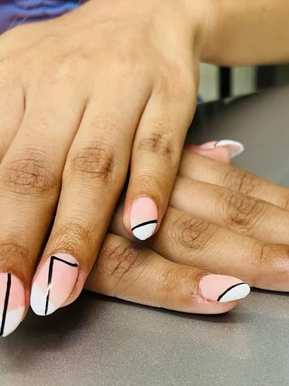 A clearer view of this sharp and stylish abstract geometric nail art.